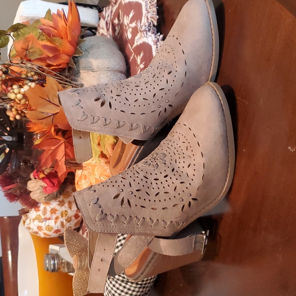 🌻Francesca's Open-heel Booties 🌻 - Picture 1 of 6